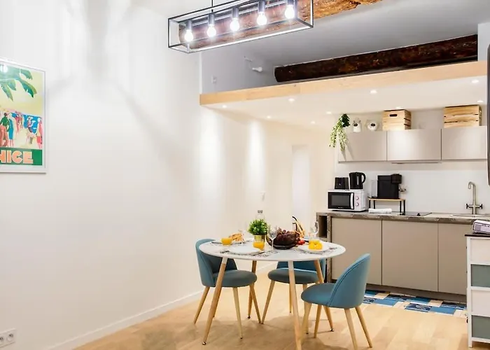 L10 Central Suite 2 Bedrooms Old Nice Wifi 3Mins Sea